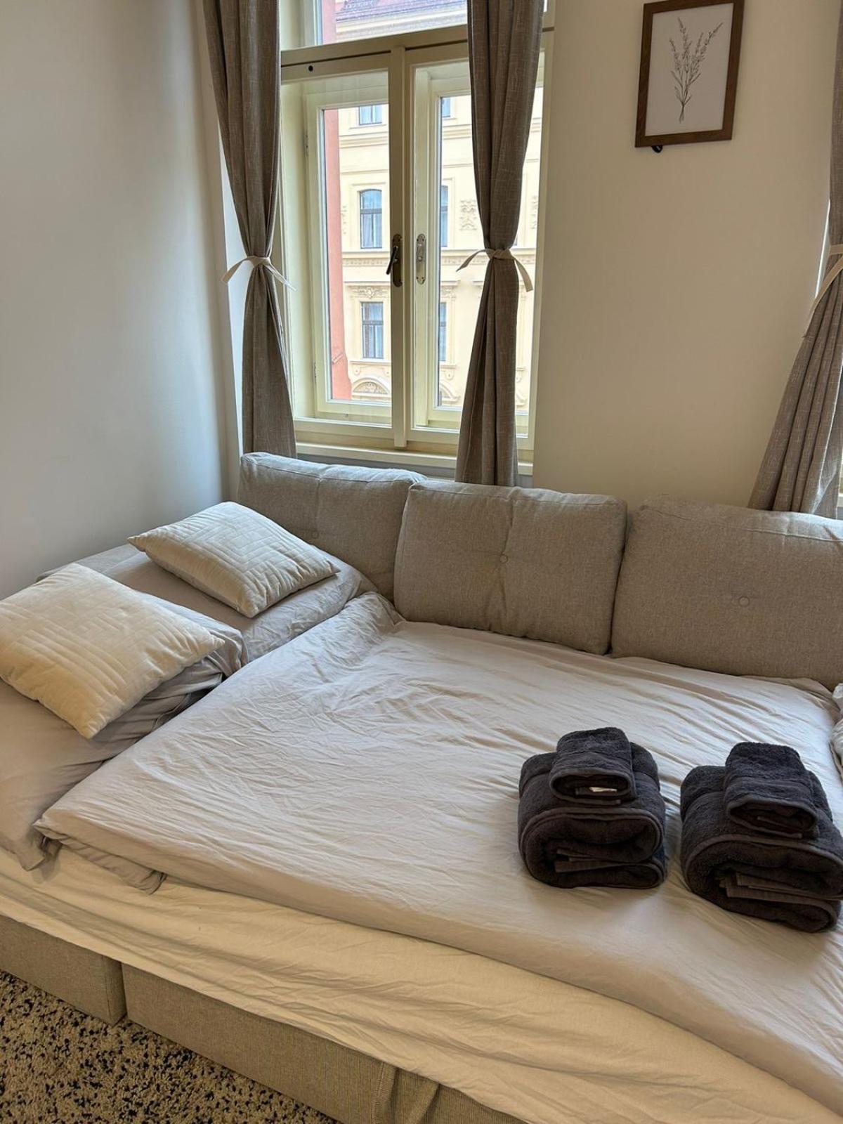 Flat With Balcony And Garage * Praga